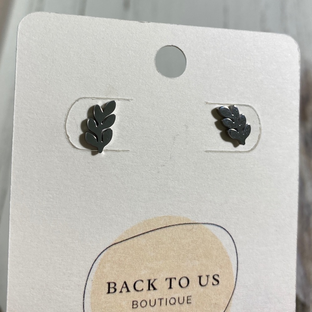 Leaf Studs